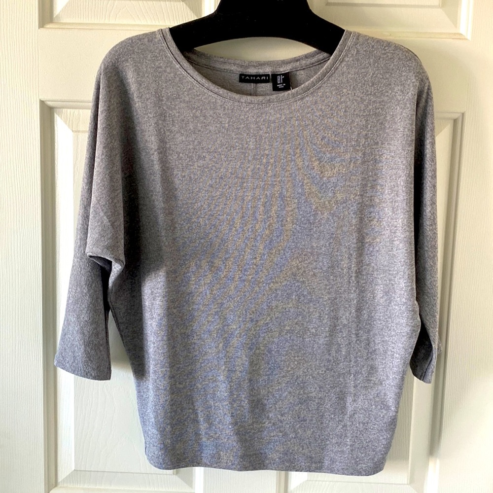 NEW WITH TAGS WOMENS TOP BY TAHARI SIZE SMALL